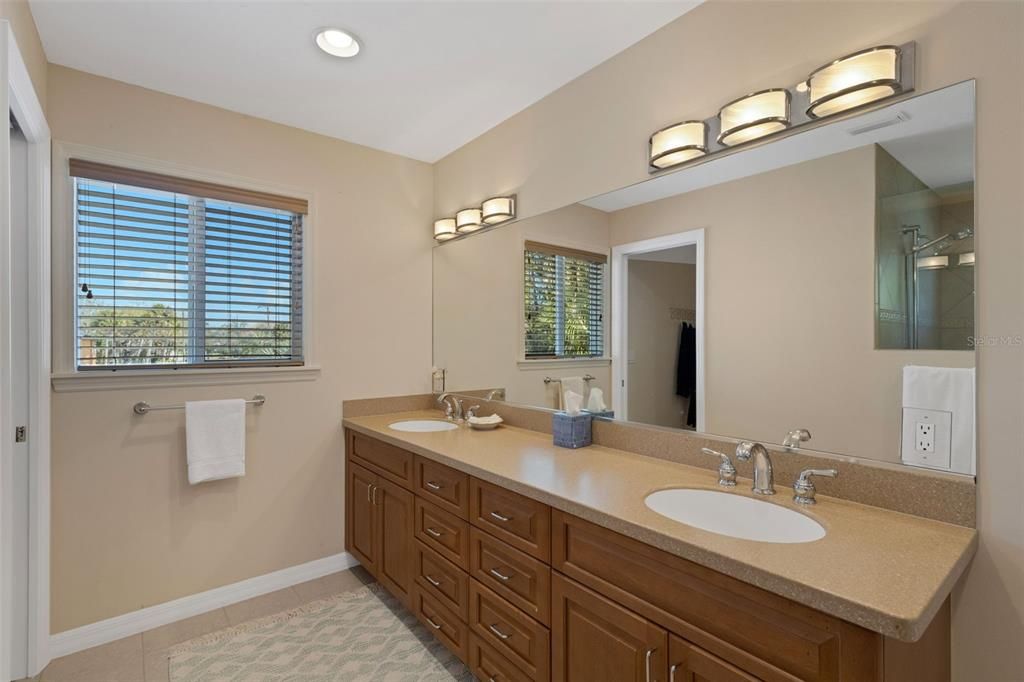 待售: $1,750,000 (0.34 acres)