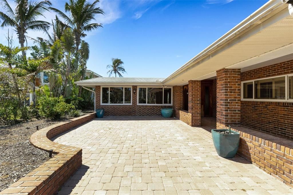 待售: $1,750,000 (0.34 acres)