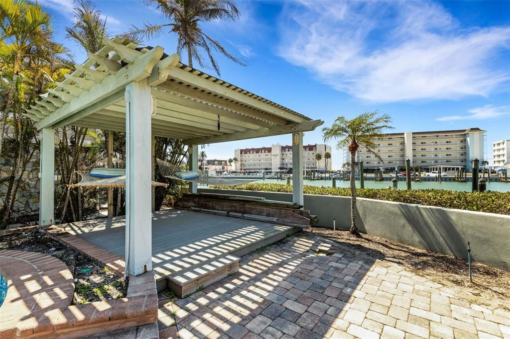 待售: $1,750,000 (0.34 acres)