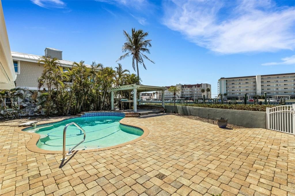 待售: $1,750,000 (0.34 acres)