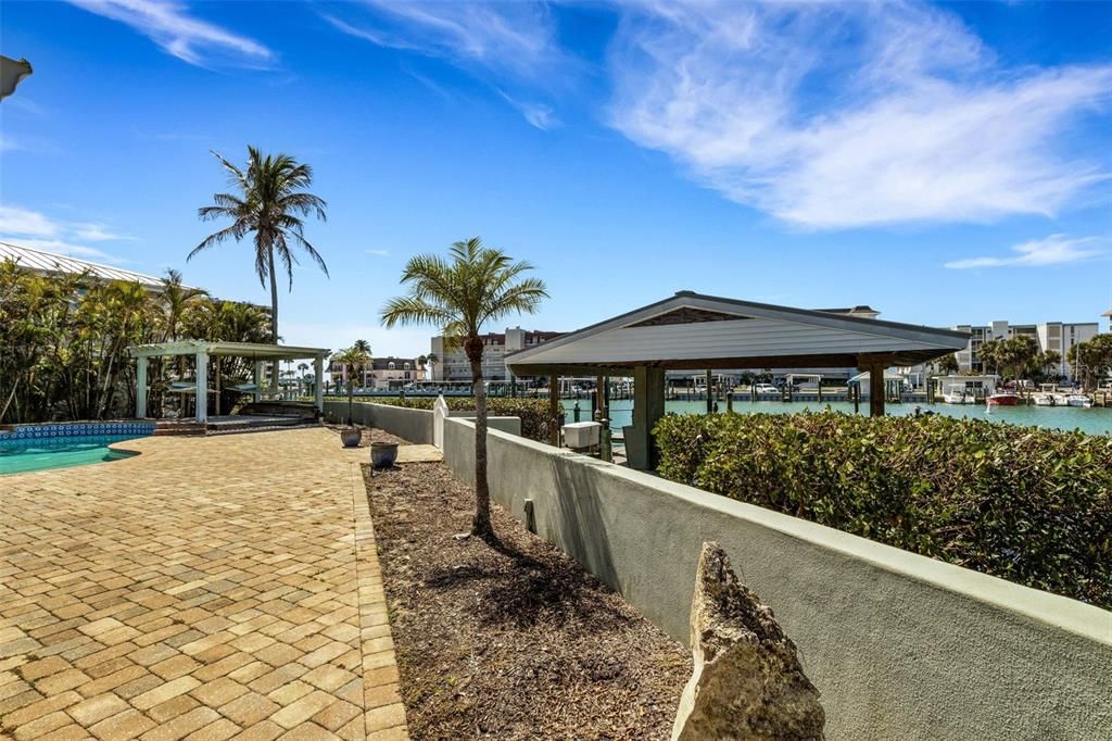 待售: $1,750,000 (0.34 acres)