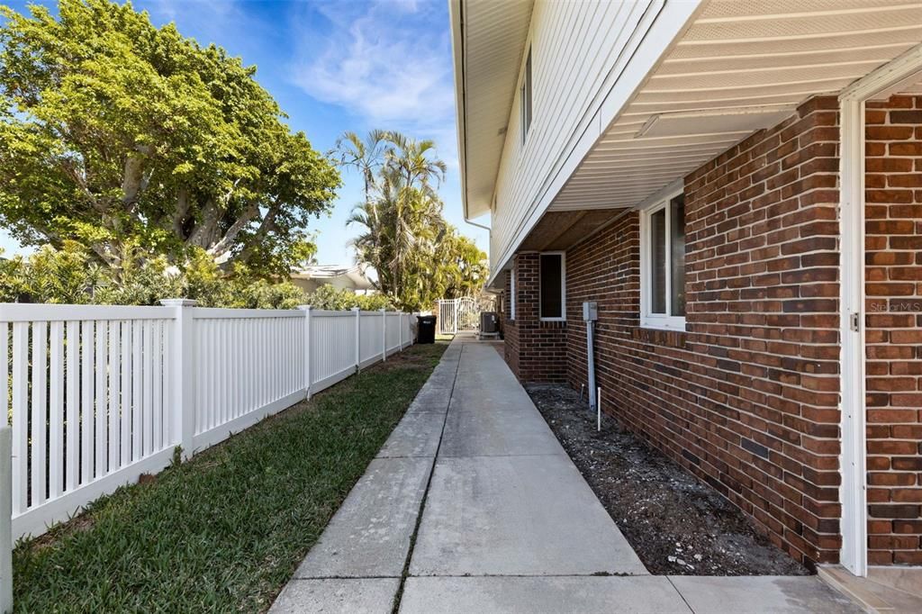 待售: $1,750,000 (0.34 acres)