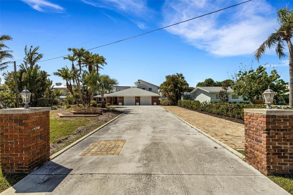 待售: $1,750,000 (0.34 acres)