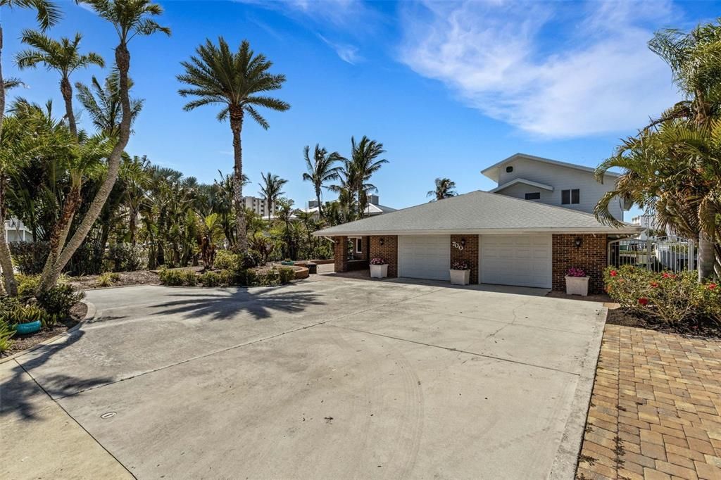 待售: $1,750,000 (0.34 acres)