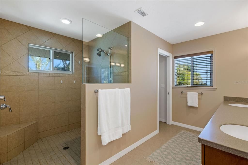 待售: $1,750,000 (0.34 acres)