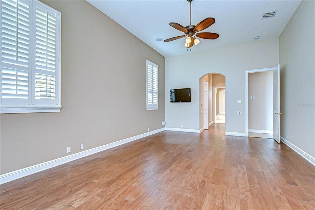 For Sale: $999,900 (4 beds, 3 baths, 3709 Square Feet)