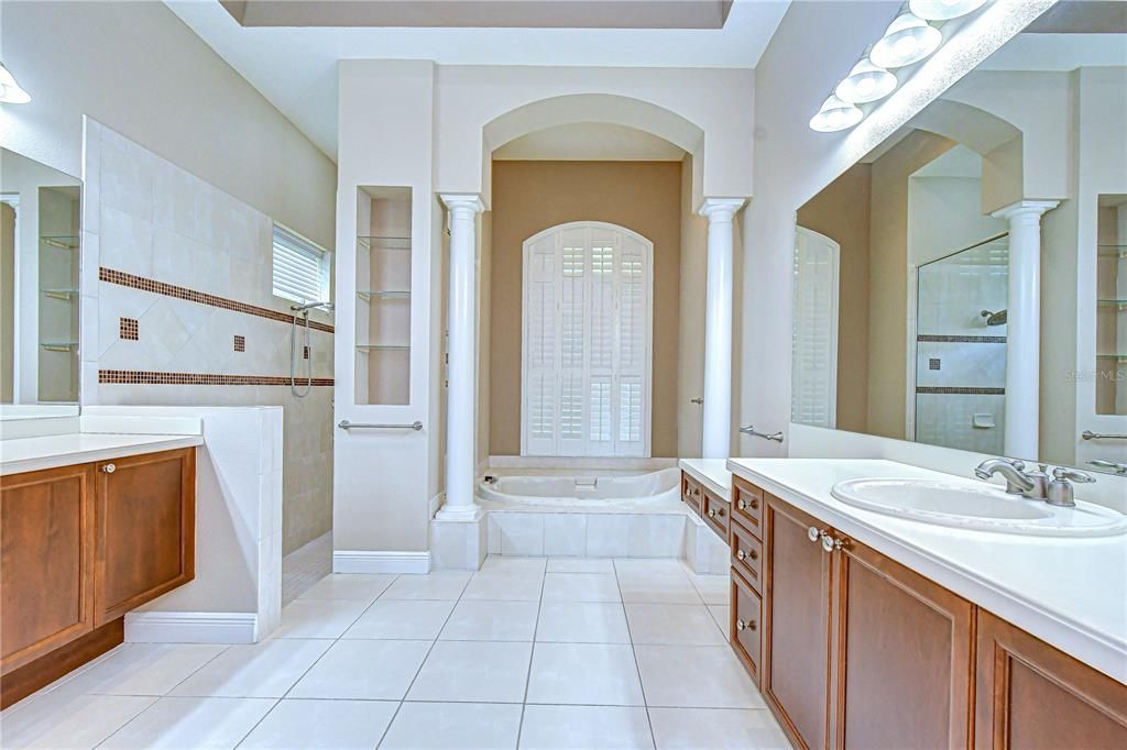 For Sale: $999,900 (4 beds, 3 baths, 3709 Square Feet)