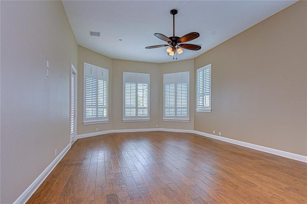 For Sale: $999,900 (4 beds, 3 baths, 3709 Square Feet)