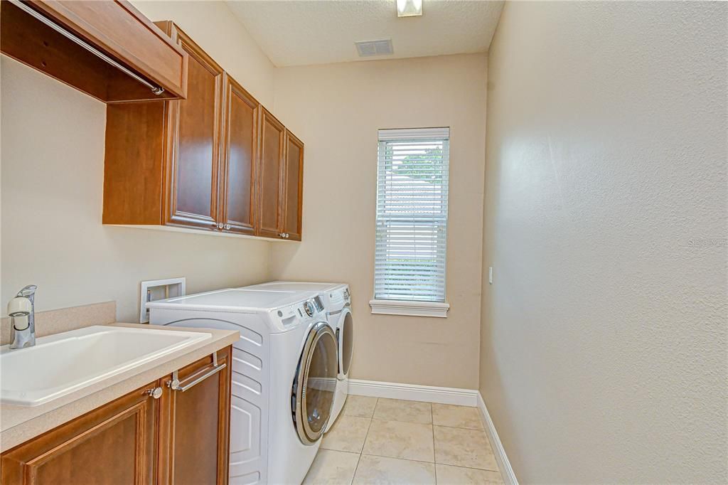 For Sale: $999,900 (4 beds, 3 baths, 3709 Square Feet)