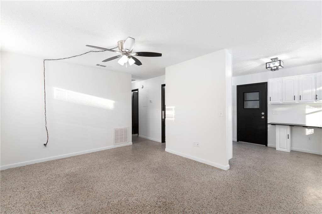 待售: $600,000 (3 贝兹, 0 浴室, 1390 平方英尺)