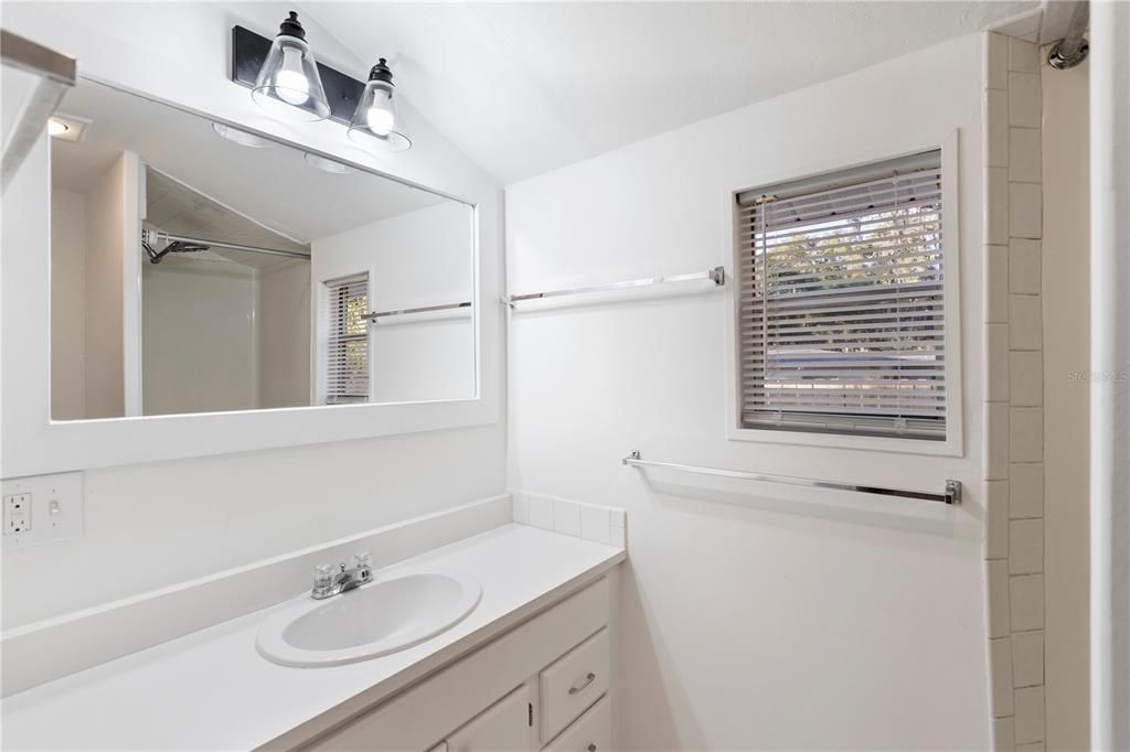 待售: $600,000 (3 贝兹, 0 浴室, 1390 平方英尺)