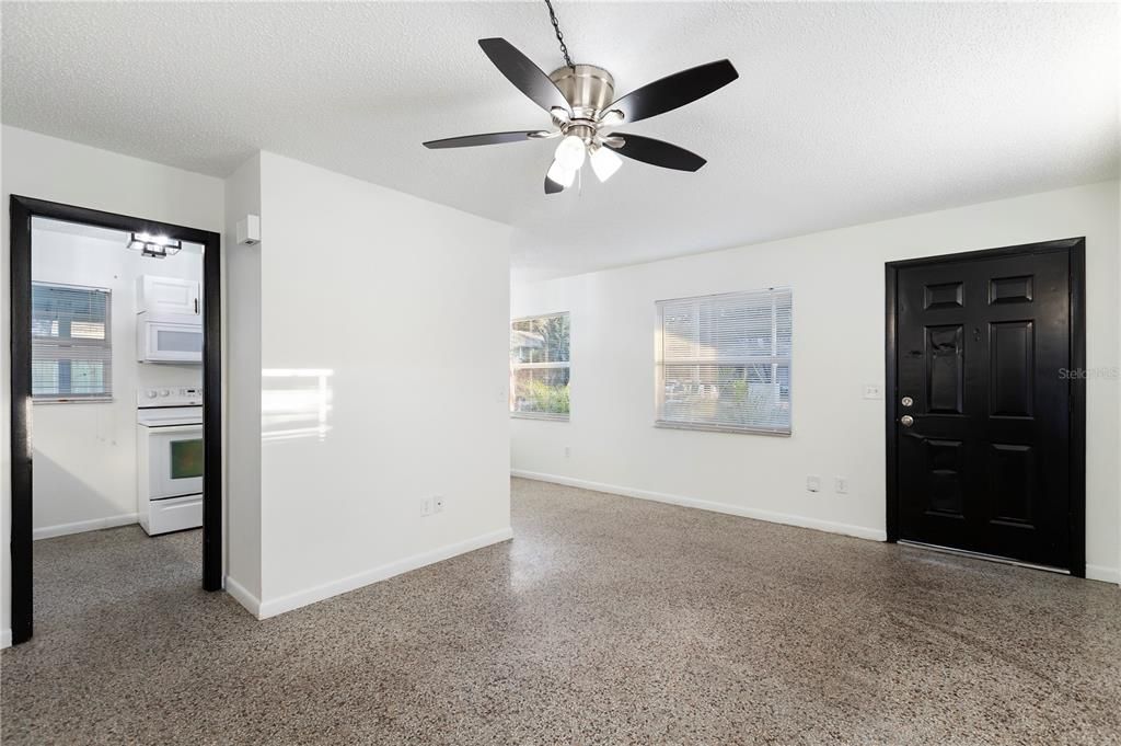 待售: $600,000 (3 贝兹, 0 浴室, 1390 平方英尺)