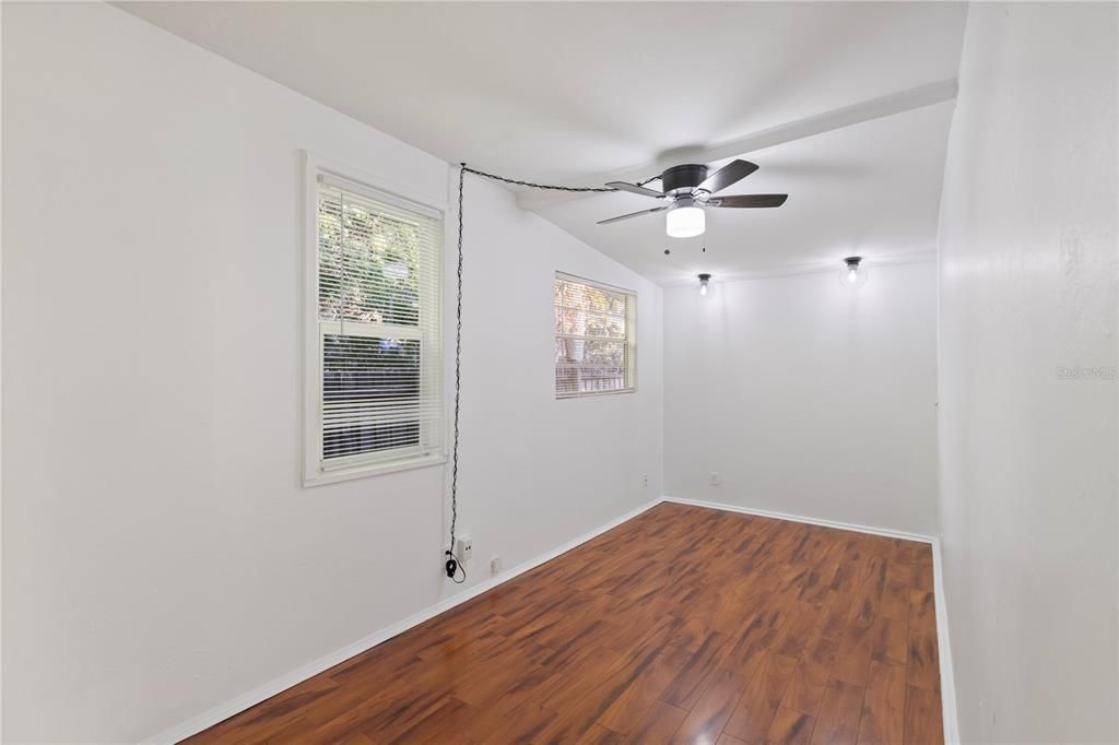 待售: $600,000 (3 贝兹, 0 浴室, 1390 平方英尺)