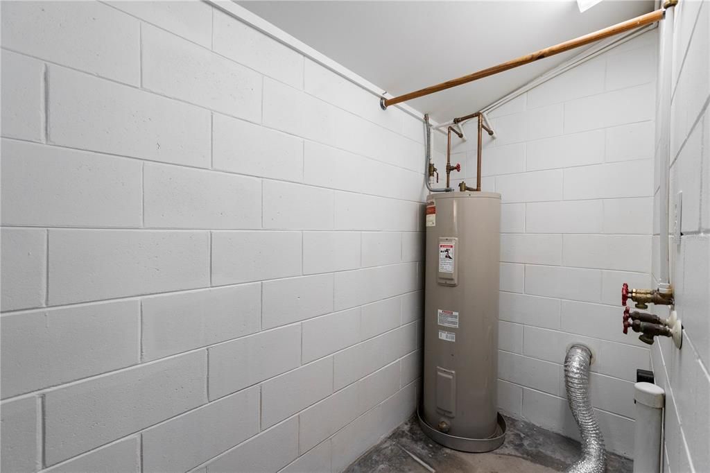 待售: $600,000 (3 贝兹, 0 浴室, 1390 平方英尺)