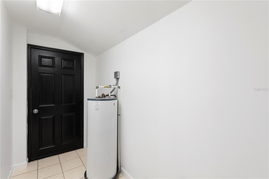 待售: $600,000 (3 贝兹, 0 浴室, 1390 平方英尺)