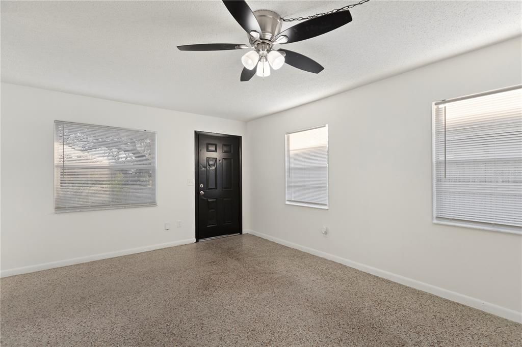 待售: $600,000 (3 贝兹, 0 浴室, 1390 平方英尺)