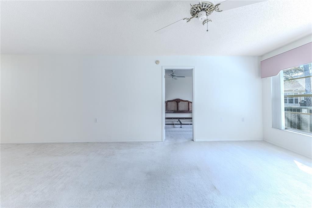 For Sale: $230,000 (2 beds, 2 baths, 1409 Square Feet)