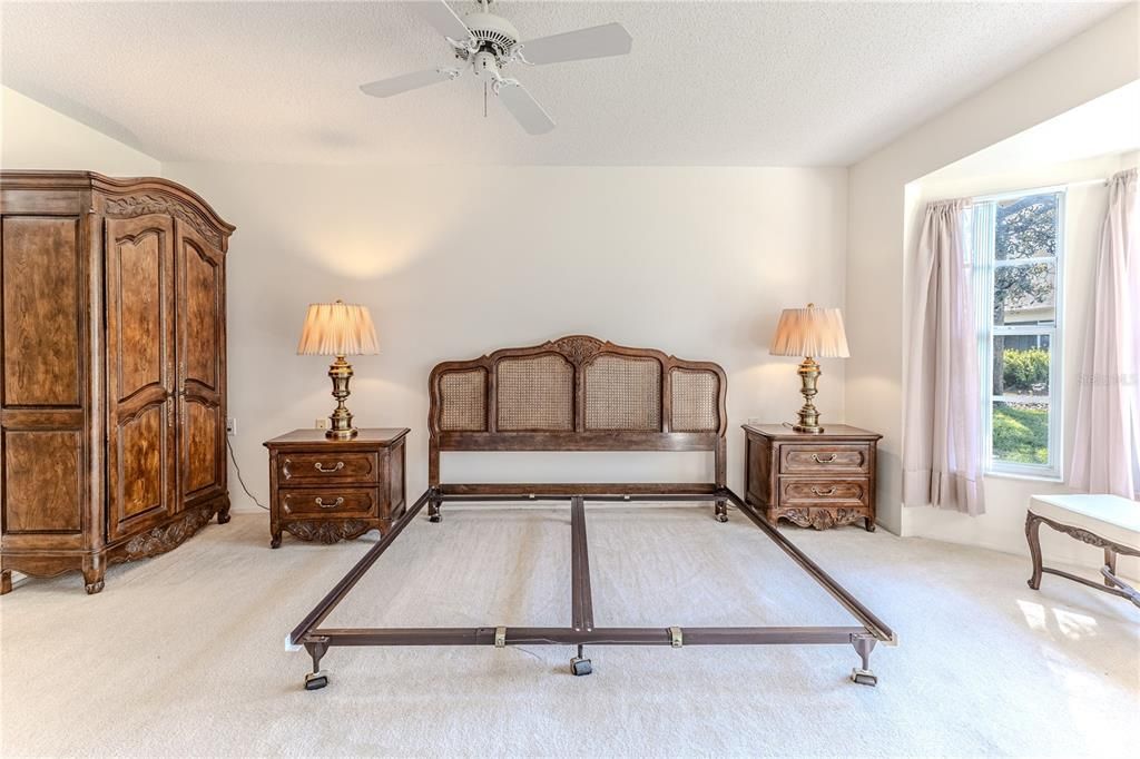 For Sale: $230,000 (2 beds, 2 baths, 1409 Square Feet)