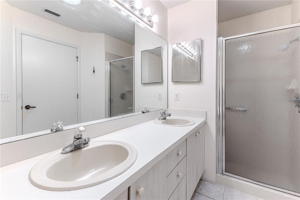 For Sale: $230,000 (2 beds, 2 baths, 1409 Square Feet)