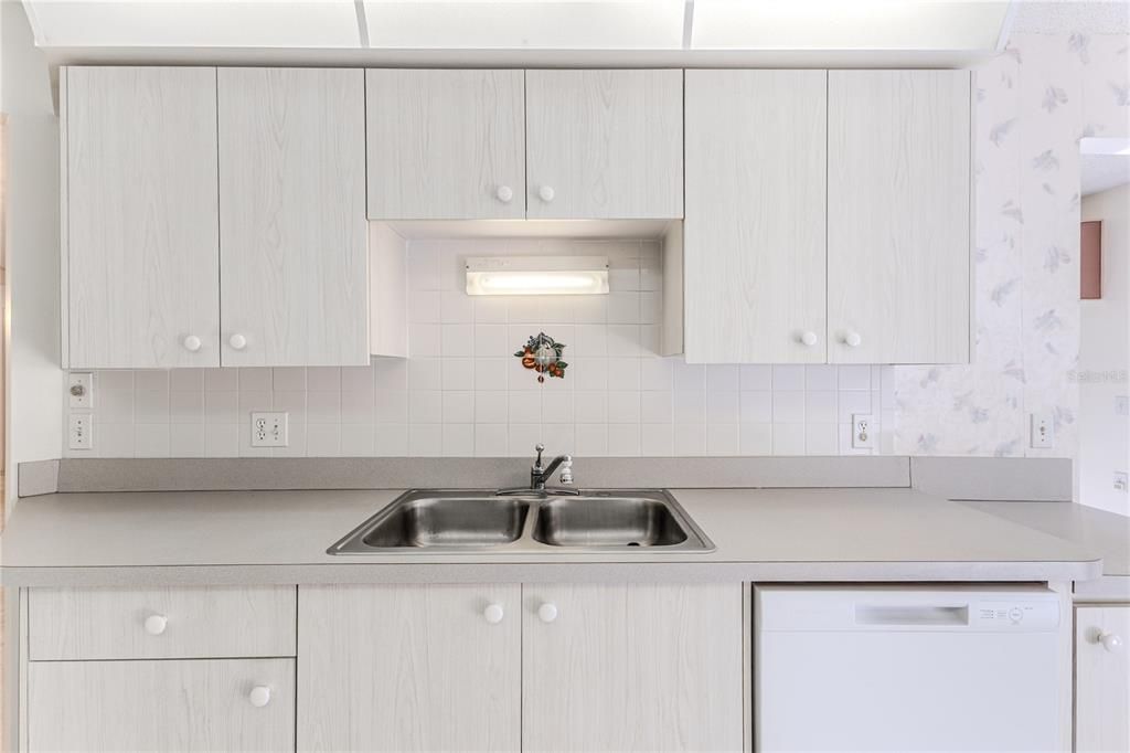 For Sale: $230,000 (2 beds, 2 baths, 1409 Square Feet)