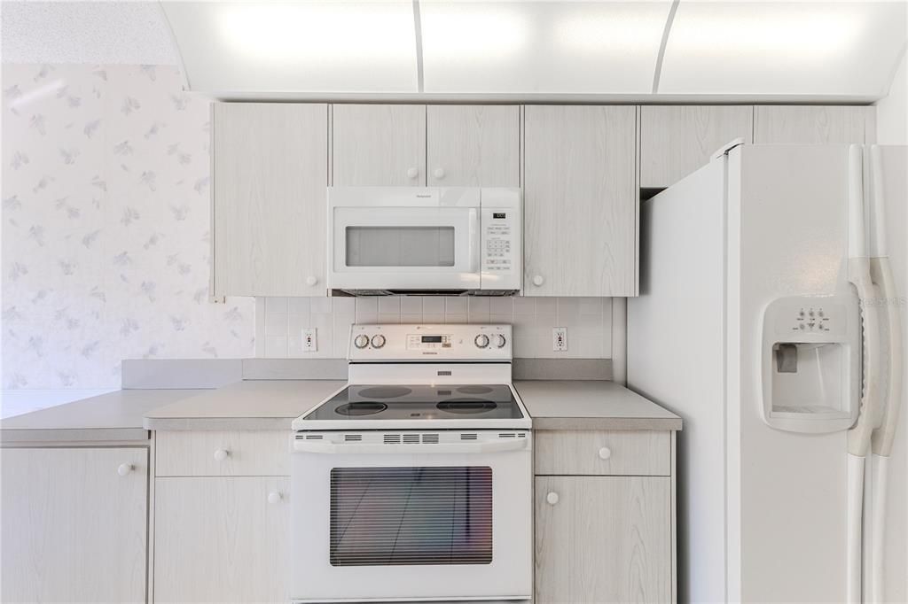 For Sale: $230,000 (2 beds, 2 baths, 1409 Square Feet)