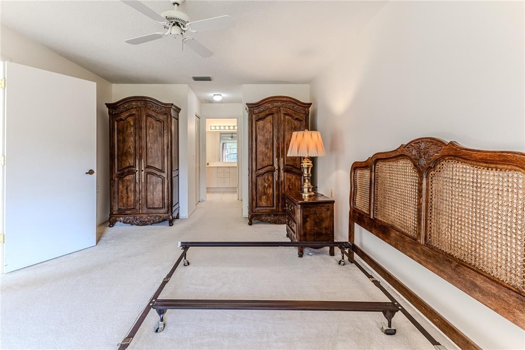 For Sale: $230,000 (2 beds, 2 baths, 1409 Square Feet)