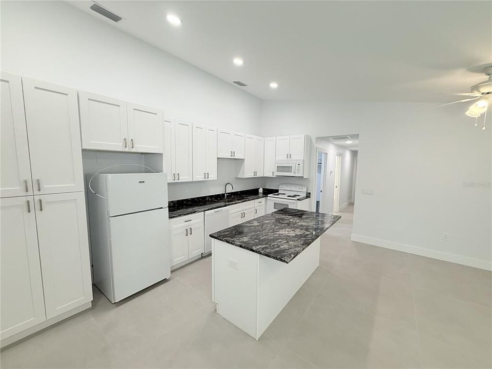 В аренду: $1,900 (3 спален, 2 ванн, 1142 Квадратных фут)