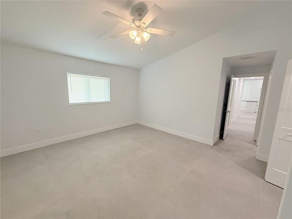 В аренду: $1,900 (3 спален, 2 ванн, 1142 Квадратных фут)