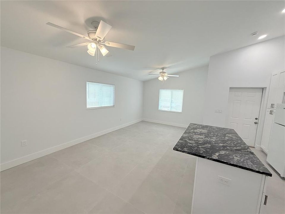 В аренду: $1,900 (3 спален, 2 ванн, 1142 Квадратных фут)