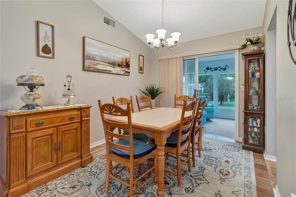 Activo con contrato: $275,000 (2 camas, 2 baños, 1176 Pies cuadrados)