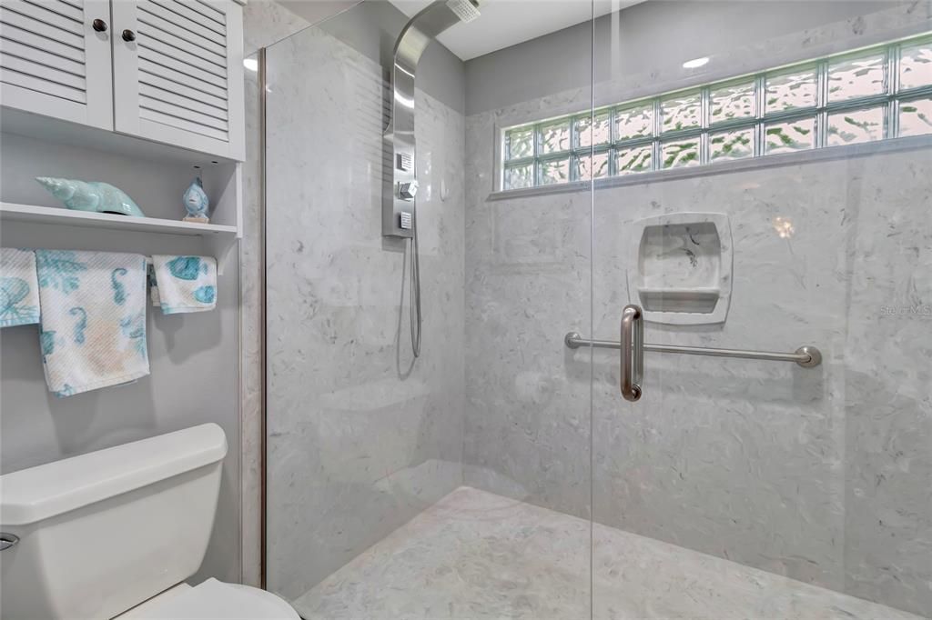 Activo con contrato: $275,000 (2 camas, 2 baños, 1176 Pies cuadrados)