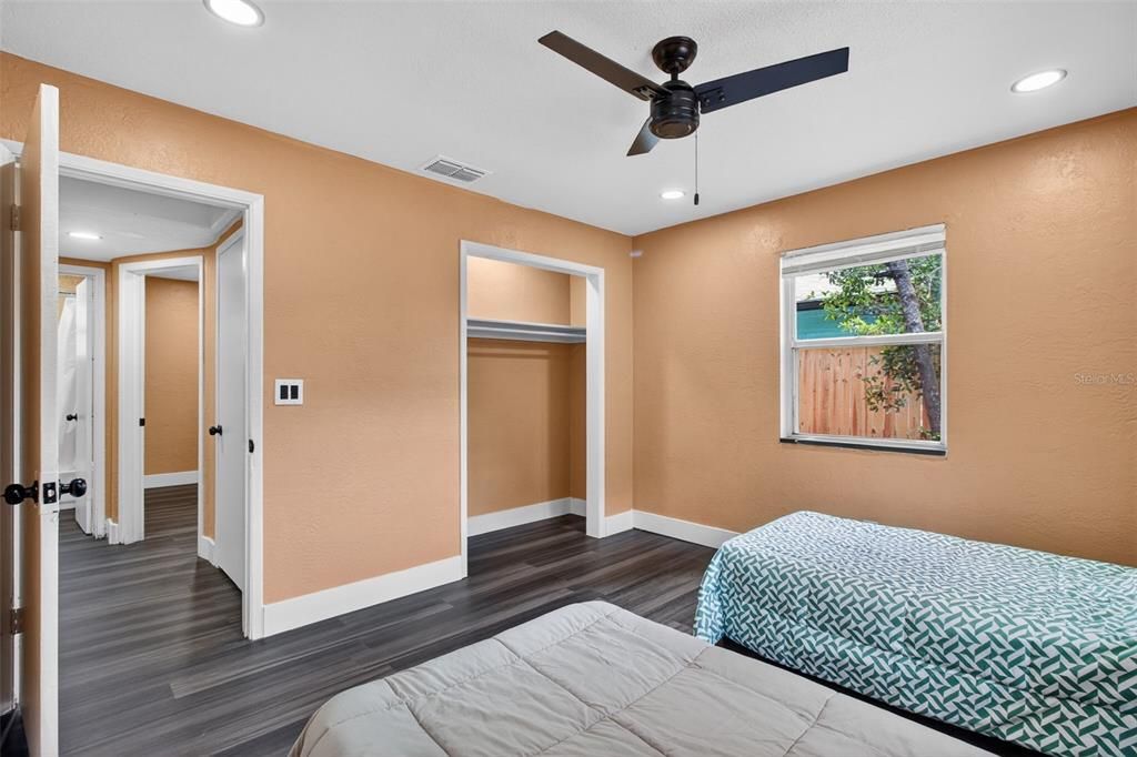 Activo con contrato: $275,000 (3 camas, 1 baños, 1052 Pies cuadrados)