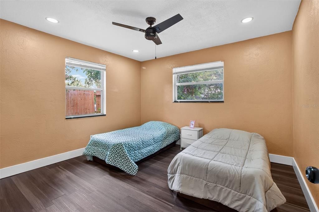 Activo con contrato: $275,000 (3 camas, 1 baños, 1052 Pies cuadrados)