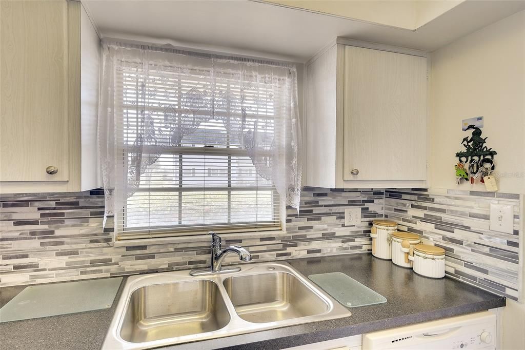 For Sale: $89,000 (1 beds, 1 baths, 725 Square Feet)
