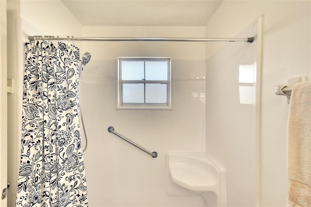 For Sale: $89,000 (1 beds, 1 baths, 725 Square Feet)