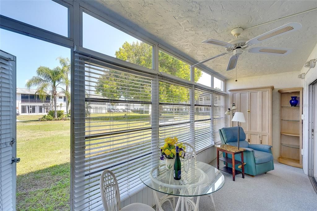 For Sale: $89,000 (1 beds, 1 baths, 725 Square Feet)