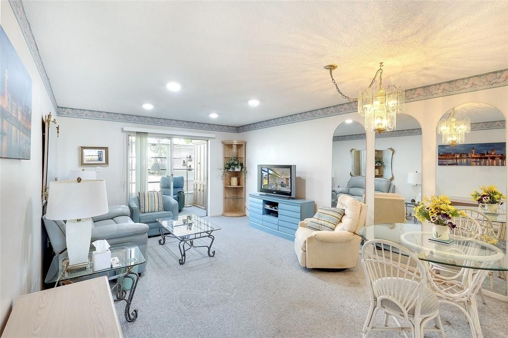 For Sale: $89,000 (1 beds, 1 baths, 725 Square Feet)