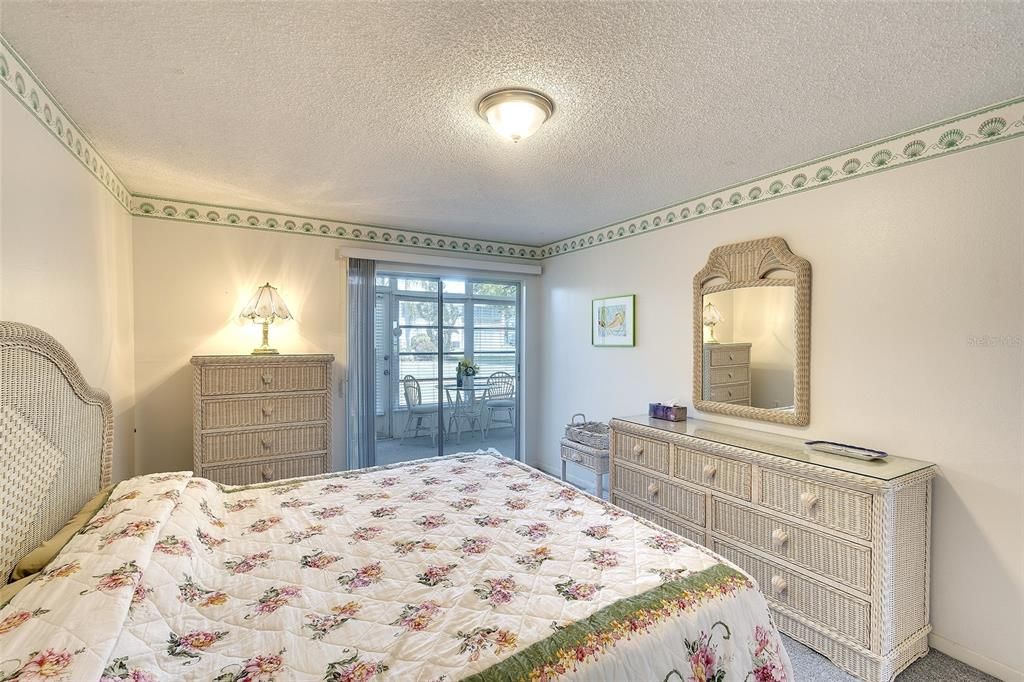 For Sale: $89,000 (1 beds, 1 baths, 725 Square Feet)