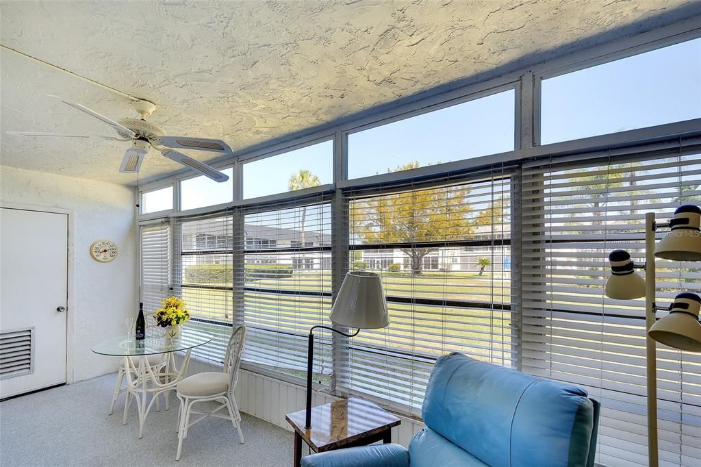 For Sale: $89,000 (1 beds, 1 baths, 725 Square Feet)
