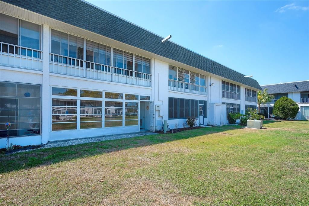 For Sale: $89,000 (1 beds, 1 baths, 725 Square Feet)