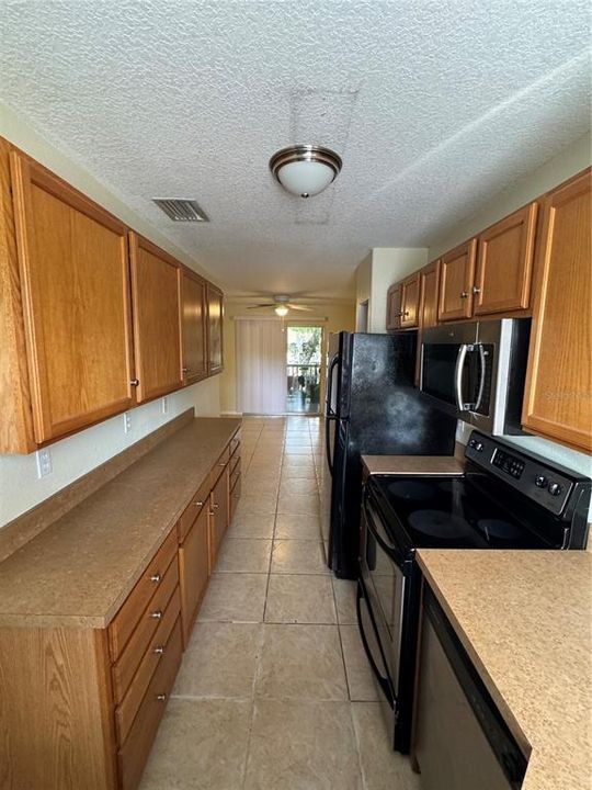 For Rent: $1,650 (2 beds, 1 baths, 700 Square Feet)