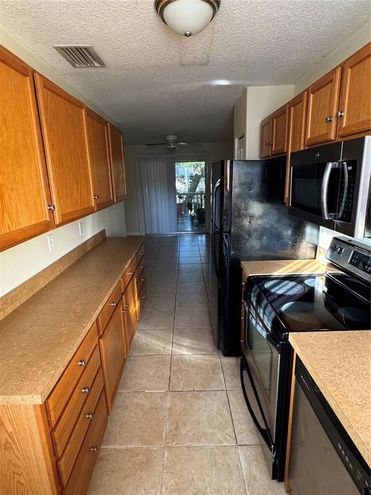 For Rent: $1,650 (2 beds, 1 baths, 700 Square Feet)