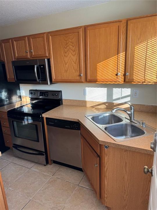 For Rent: $1,650 (2 beds, 1 baths, 700 Square Feet)