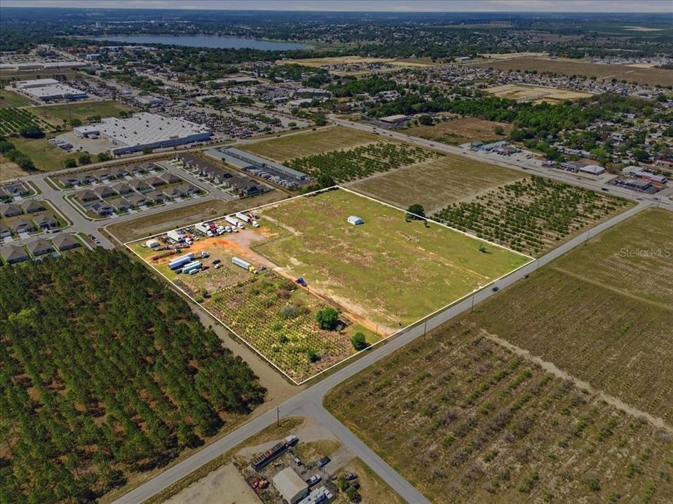 На продажу: $1,400,000 (9.98 acres)