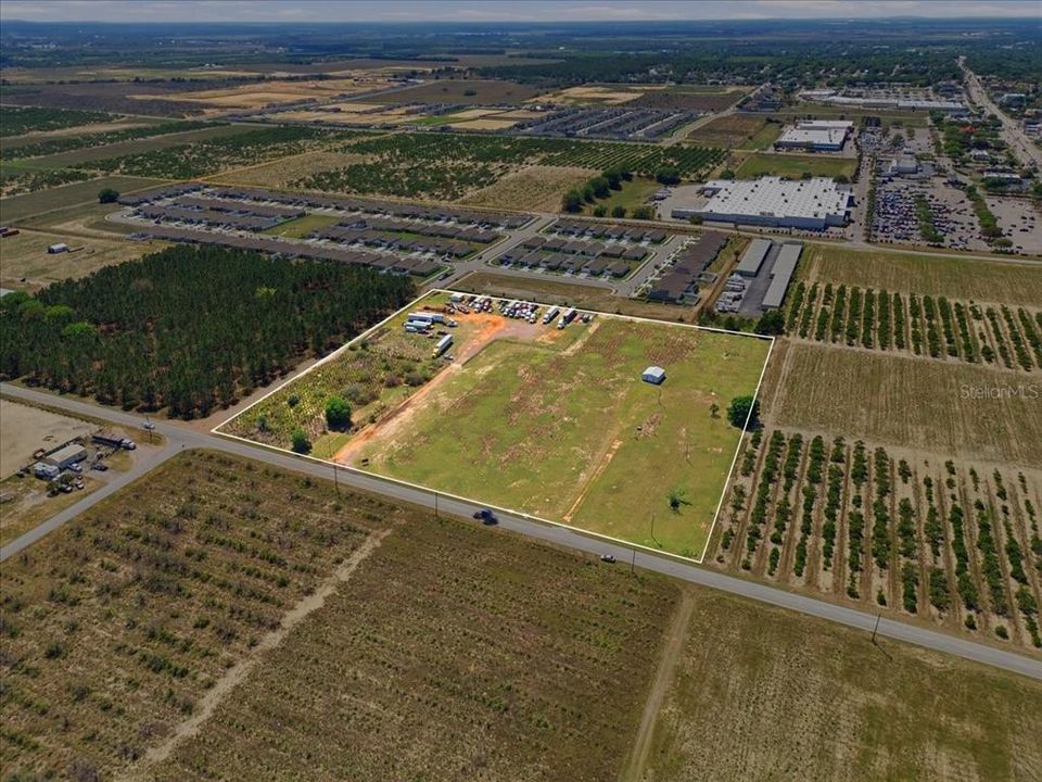 На продажу: $1,400,000 (9.98 acres)