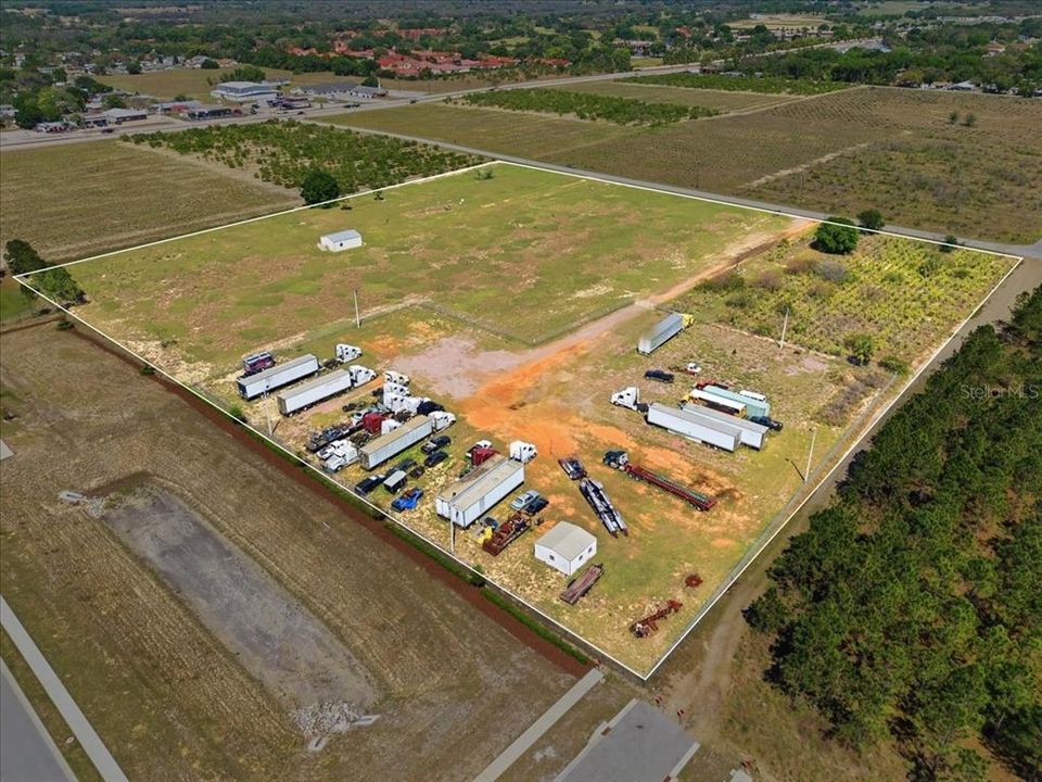 На продажу: $1,400,000 (9.98 acres)