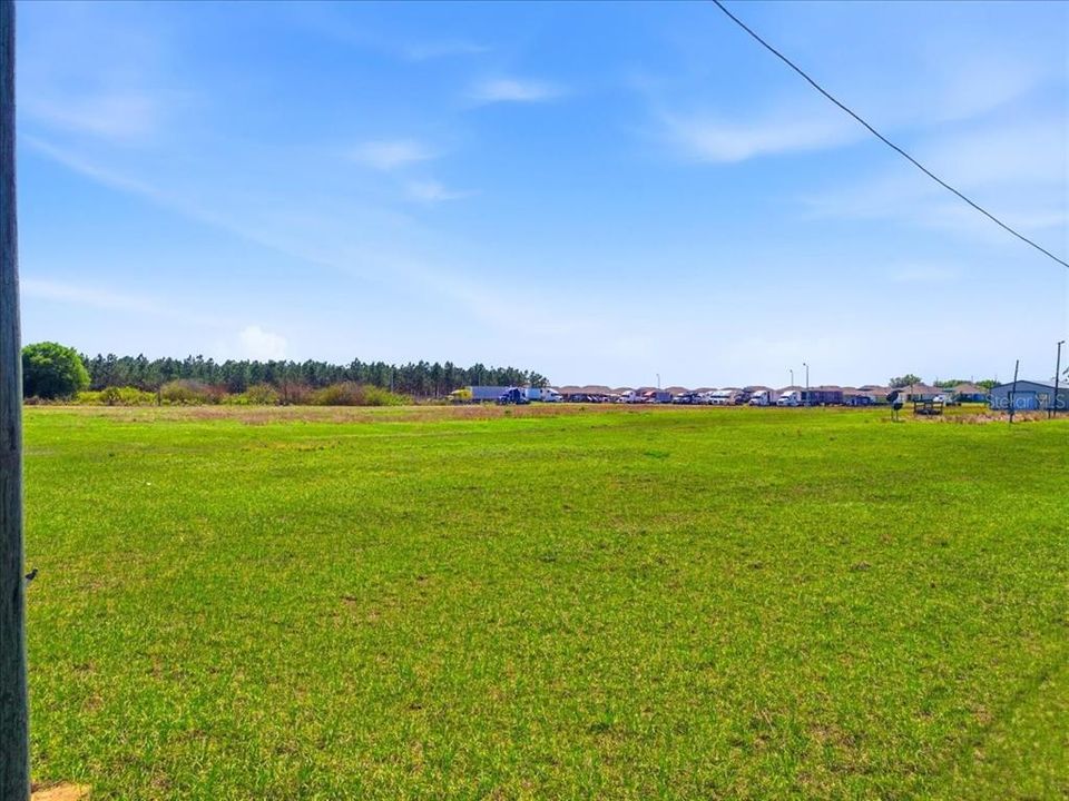 На продажу: $1,400,000 (9.98 acres)