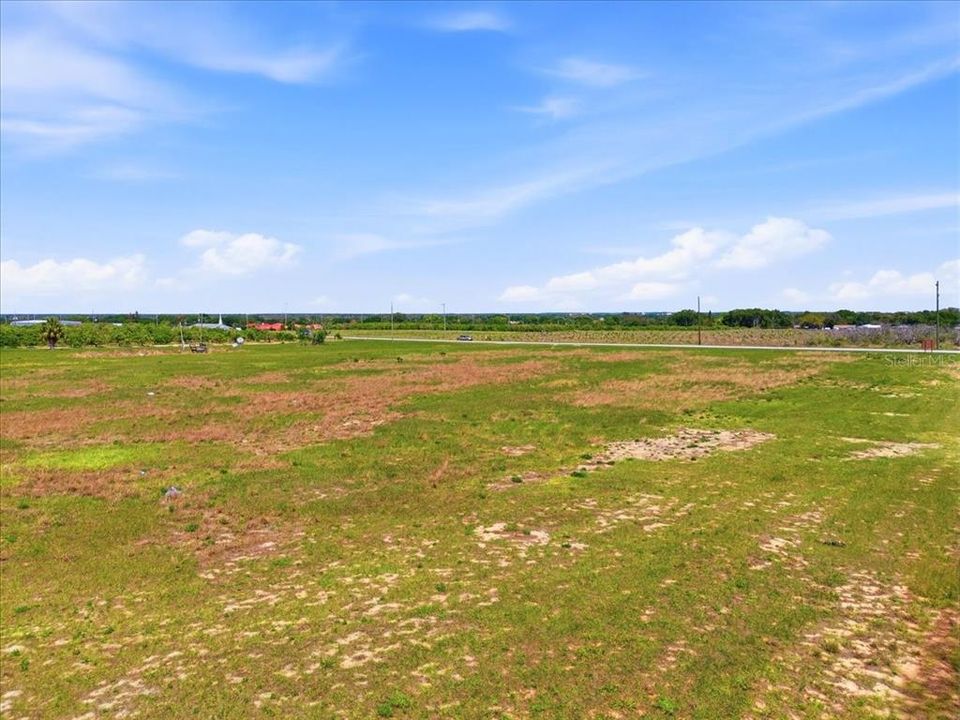 На продажу: $1,400,000 (9.98 acres)
