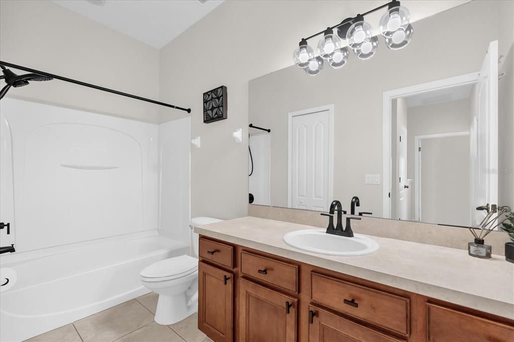 En Venta: $285,000 (3 camas, 2 baños, 1855 Pies cuadrados)