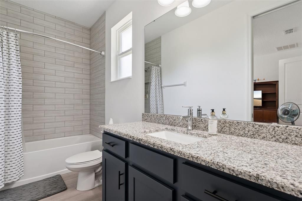 Activo con contrato: $779,000 (4 camas, 3 baños, 2826 Pies cuadrados)